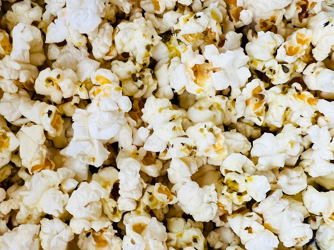 Vegan Cheesy Popcorn