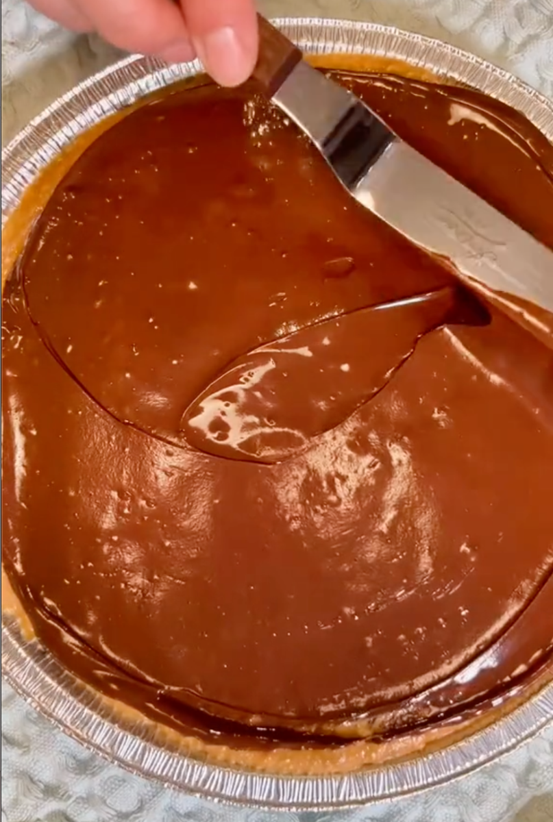 No-Bake Giant Peanut Butter Cup