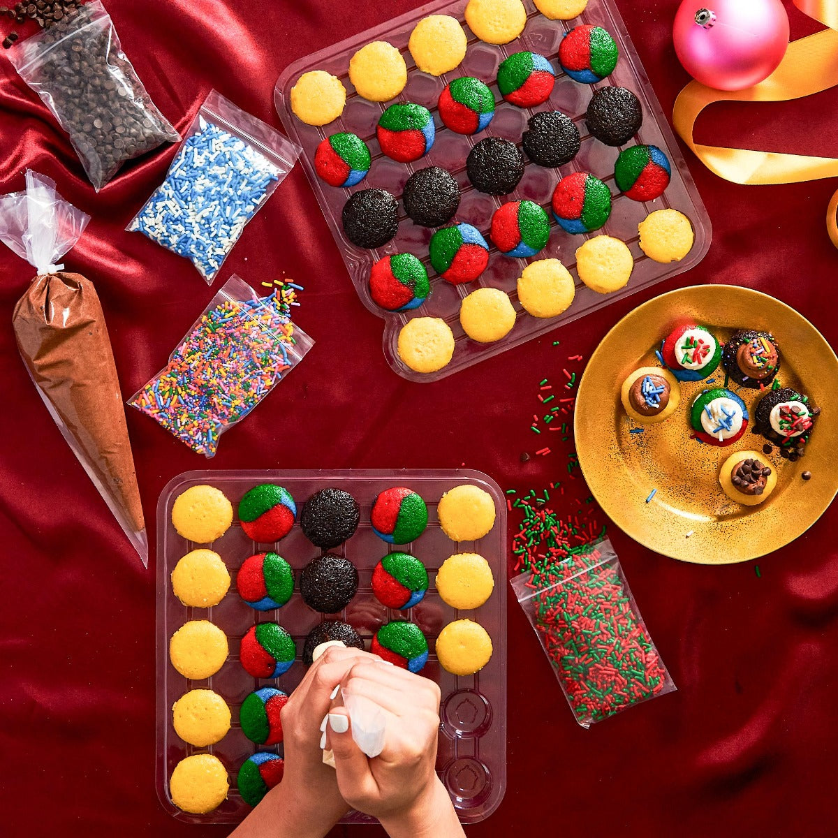 DIY Holiday Cupcakes 50-Pack Decorating Kit